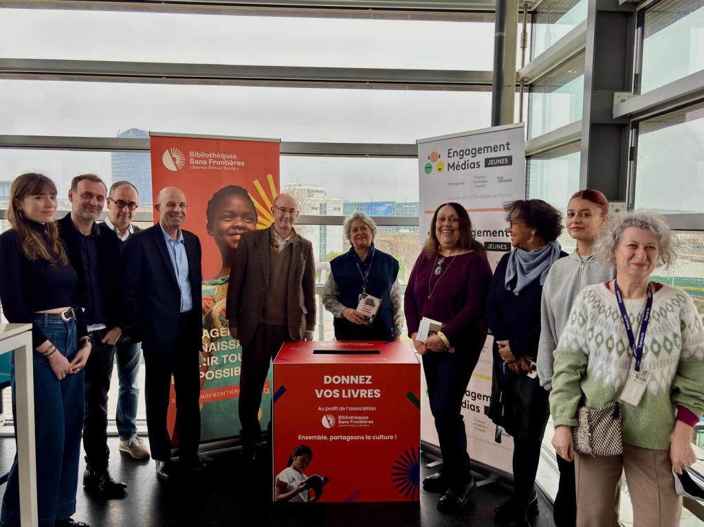 Une boîte à livres avec Bibliothèques Sans&nbsp;Frontières